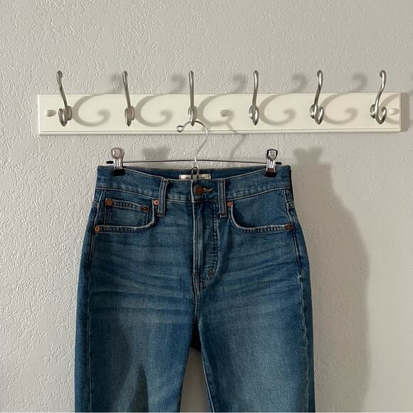 Madewell The Perfect Vintage Crop Jean in Gooding Wash: Knee-Rip Edition - Picture 3 of 10